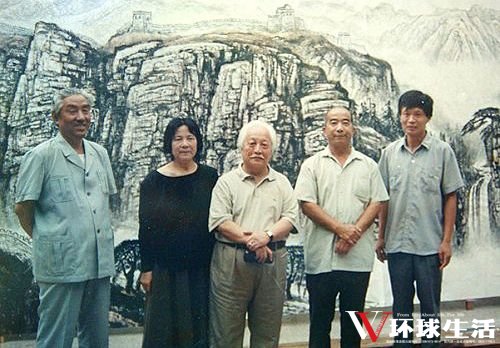 1994年 创作《幽燕金秋图》 左起  灰娃,张仃